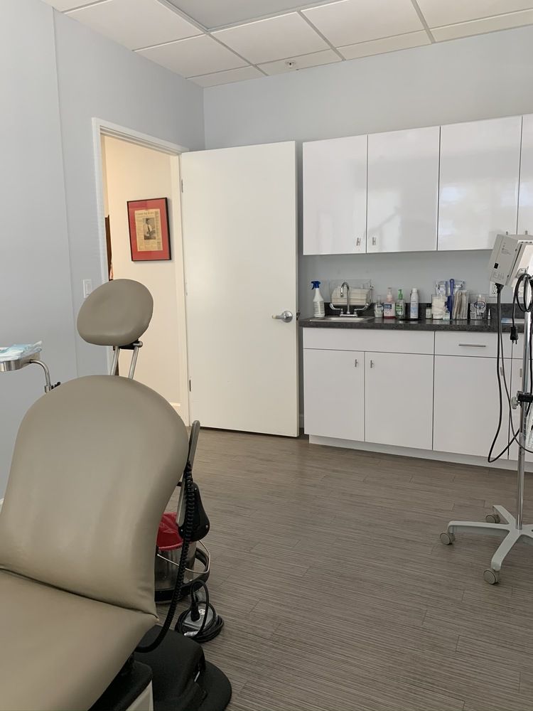 Ridgegate Medical Center: 5664 Bee Ridge Rd, Sarasota, FL 34233